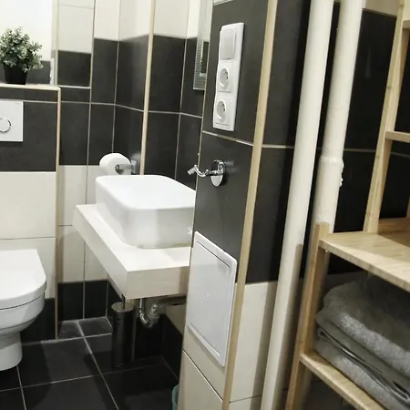 Heart Of Old Town By National Theater דירה
